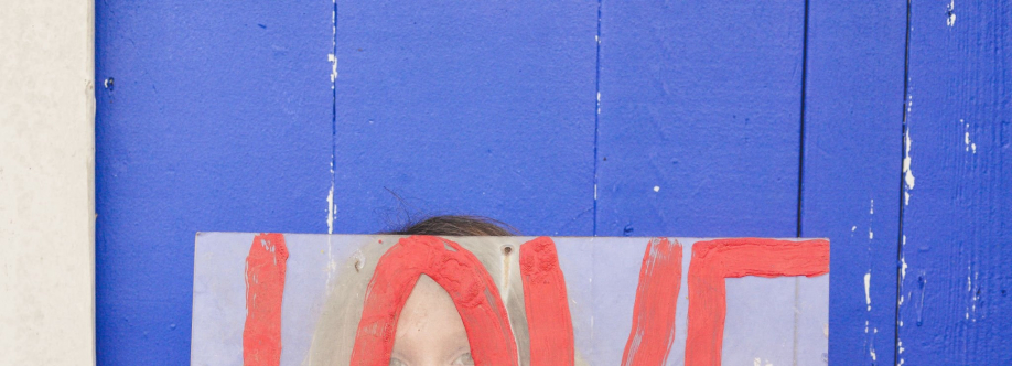 Moms’ groups help each other and share resources. Cover Image